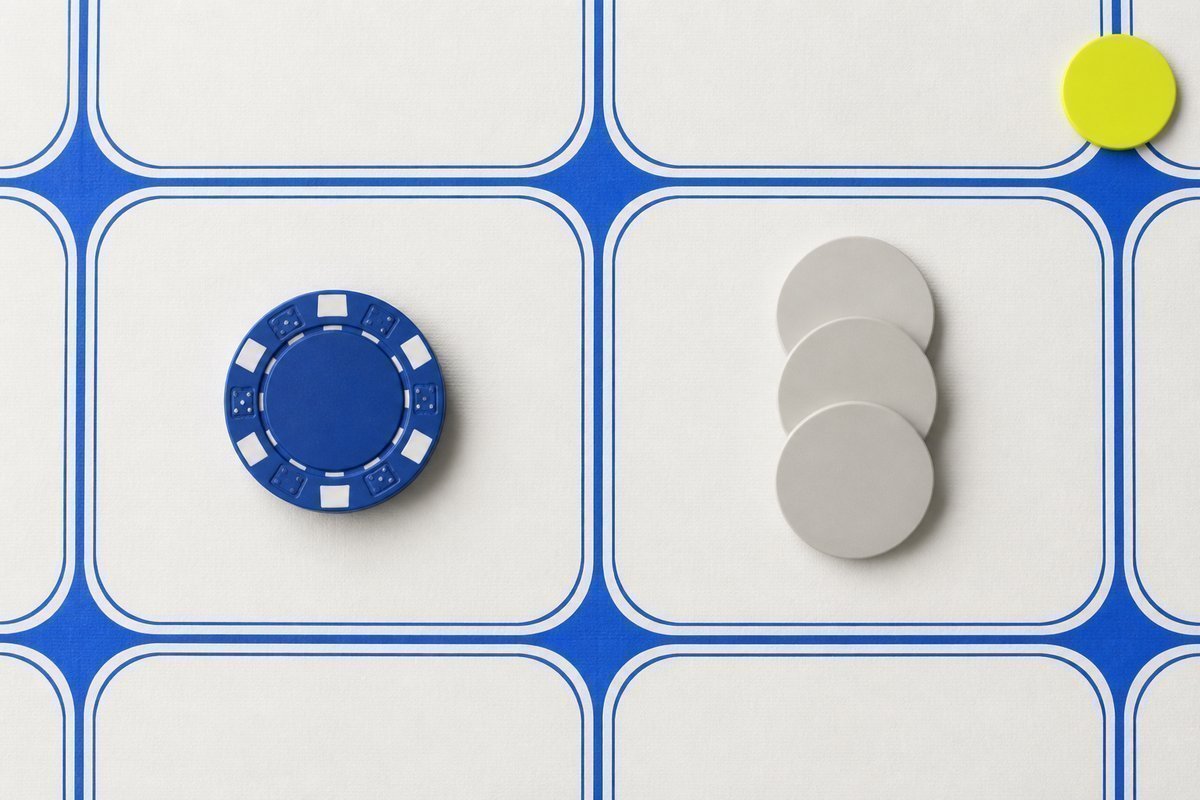 Bone review card, cobalt edge, lime chip: weight chip 200, stack of 3 mg